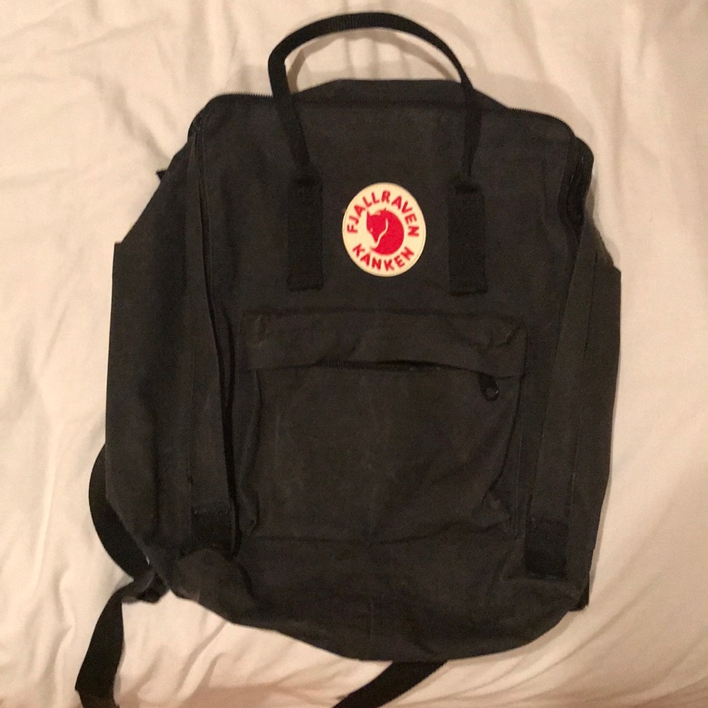 Black Fjallraven Kanken bookbag